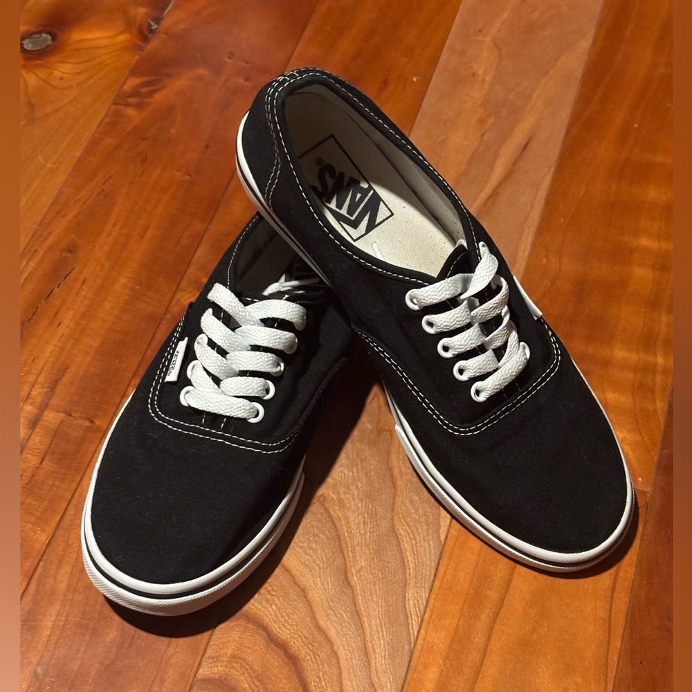 Vans Classic Black Sneakers Men’s 6/Women’s 7.5